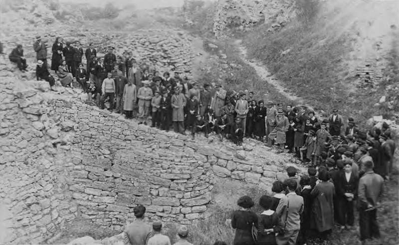 Visitors to Troy listen to a lecture about the University of Cincinnati's excavations in 1934. Credit: UC Classics Archivist explores Troy's invisible workers