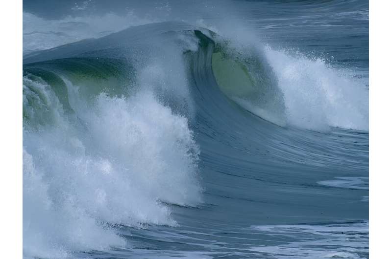 Credit: Pixabay/CC0 Public Domain big waves